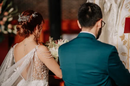 Novios en el altar