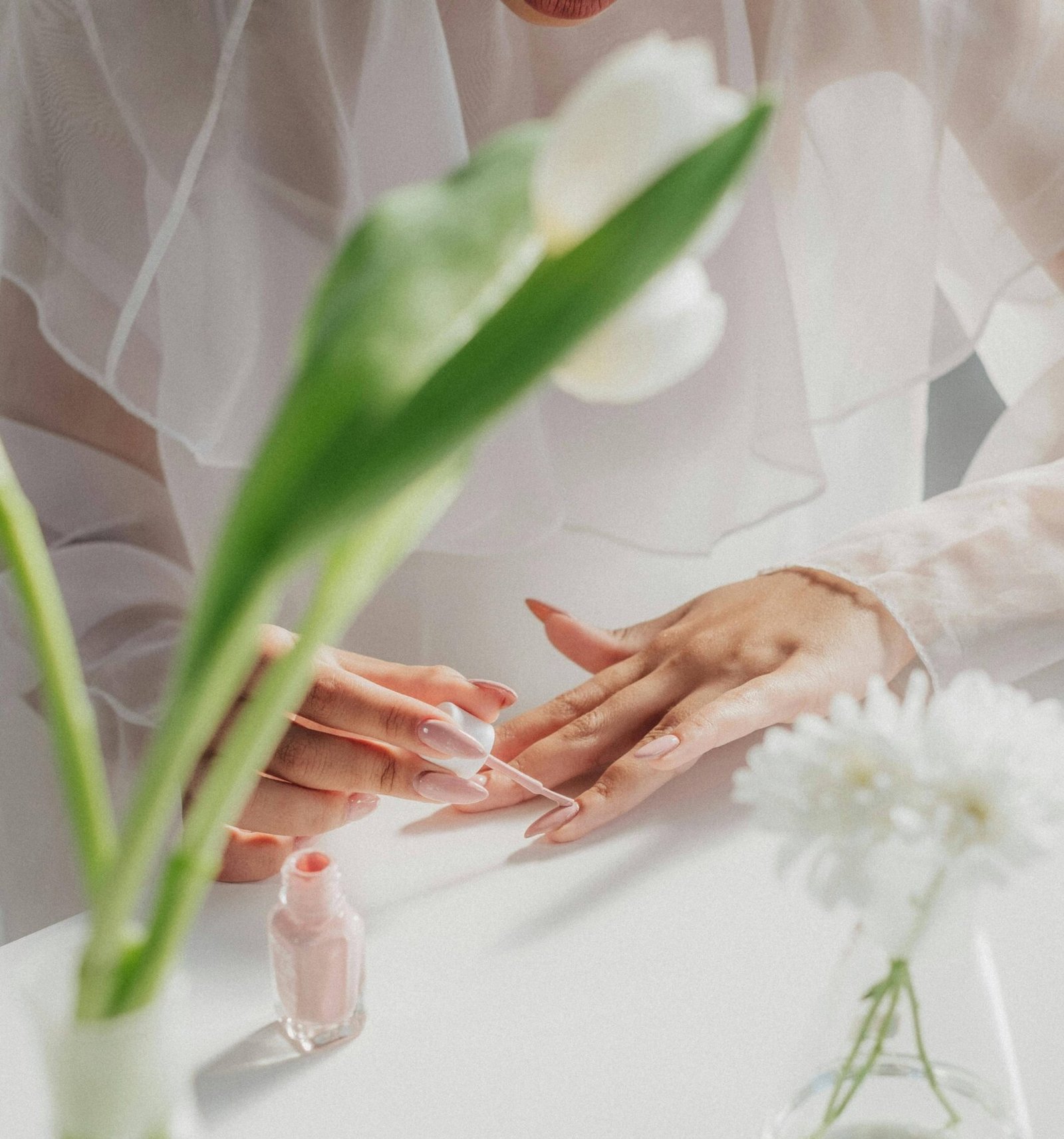 Diseño-minimalista-uñas-para-boda-civil.jpg Diseño de uñas para boda minimalista y natural, perfecto para una ceremonia civil o íntima.