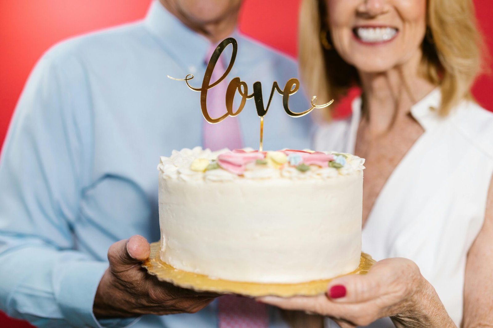 Celebracion de anieversario de boda de oro pareja celbrando su aniversario numero 50 
