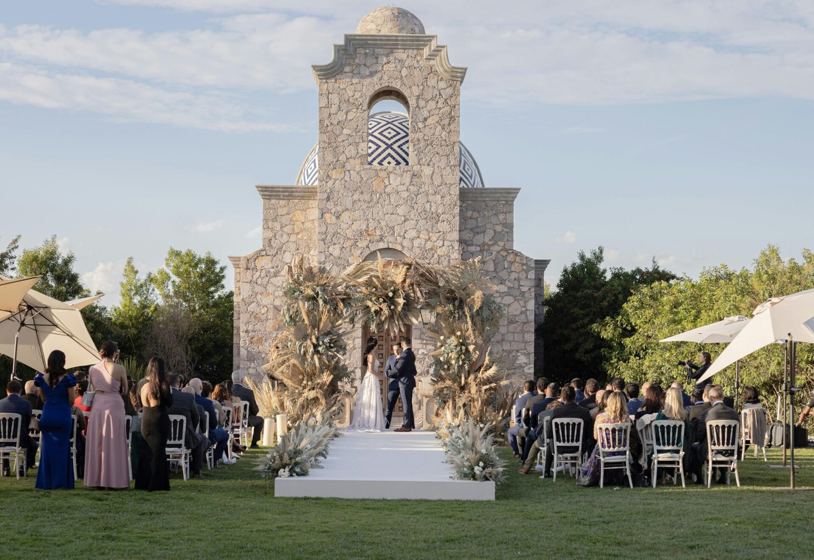 Hacienda rústica con decoración elegante para boda campestre en Bogotá