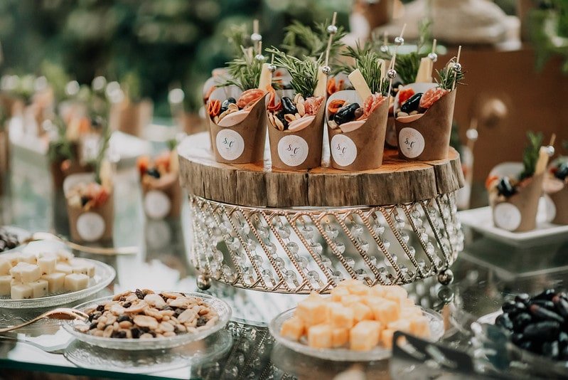 Mesa de comida para matrimonio