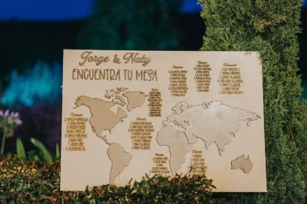 Mapa de mesas para boda en Bogotá con diseño personalizado.