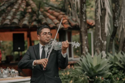 Música en vivo con violín en boda en Bogotá.