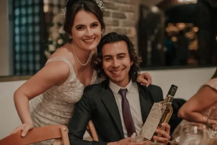 Brindis en boda en Bogotá, celebración de matrimonio con amigos