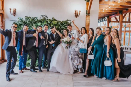 Novios y sus invitados